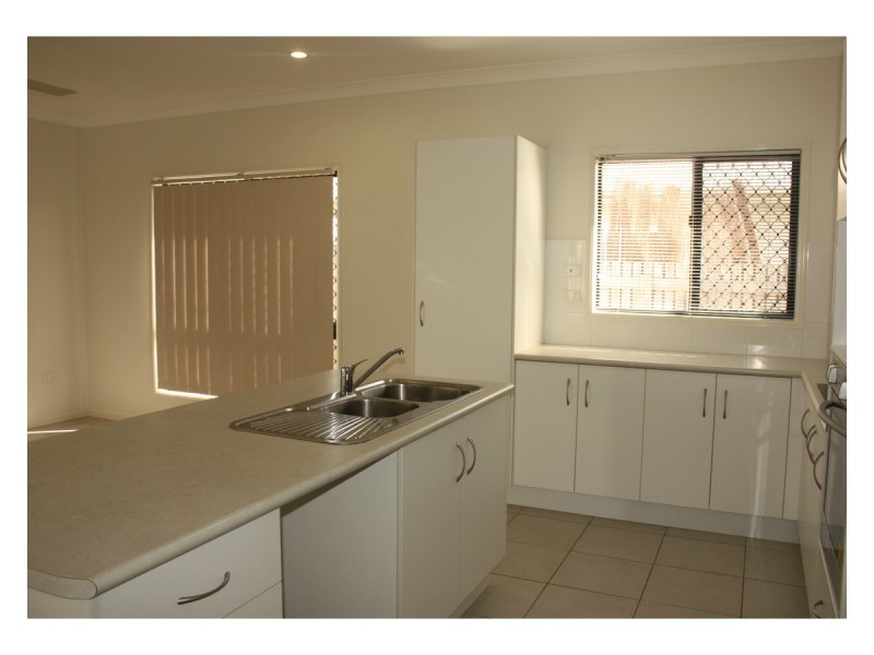 21 Skardon Place, Kelso QLD 4815