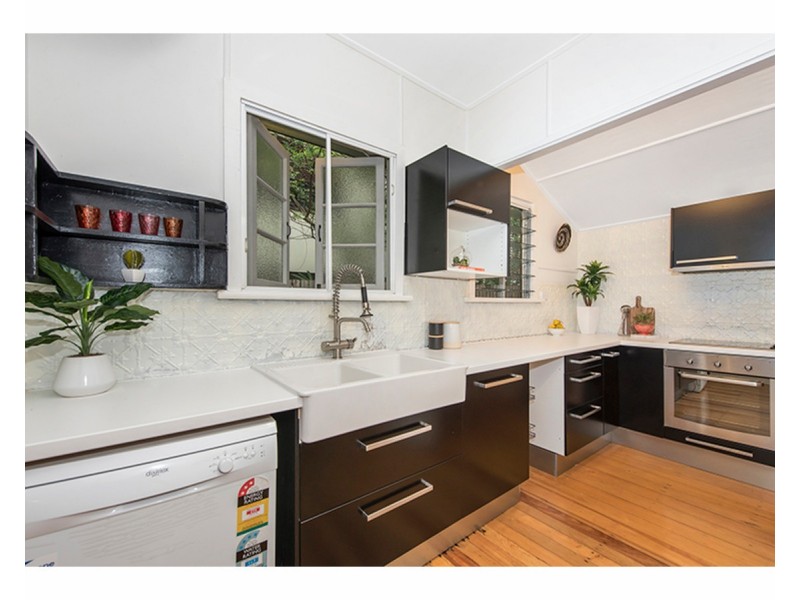 11 Margaret Street, West End QLD 4810