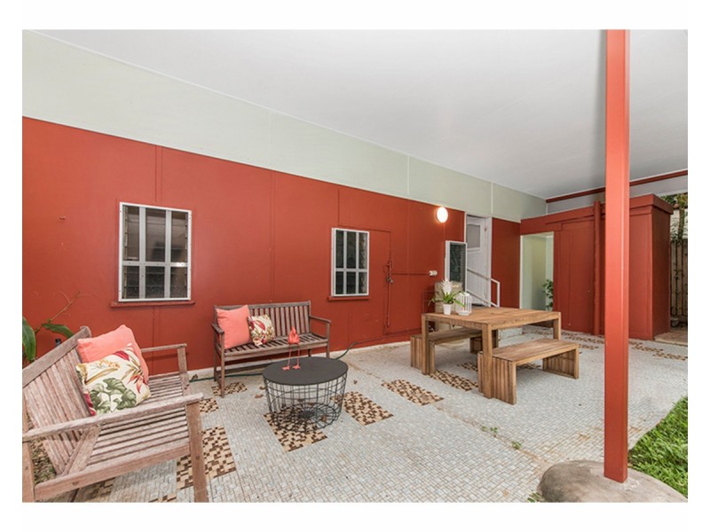 11 Margaret Street, West End QLD 4810