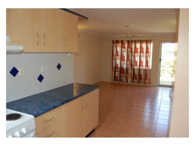 2/201 Pinnacle Drive, Rasmussen QLD 4815