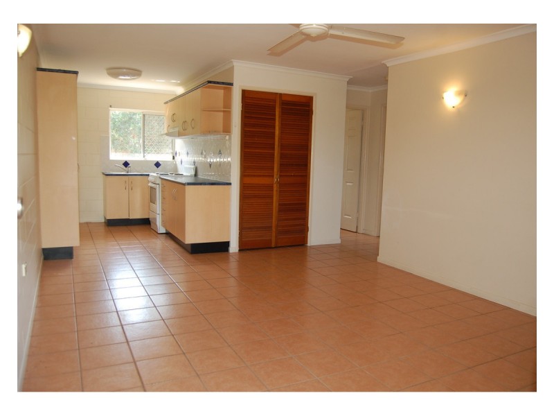 2/201 Pinnacle Drive, Rasmussen QLD 4815