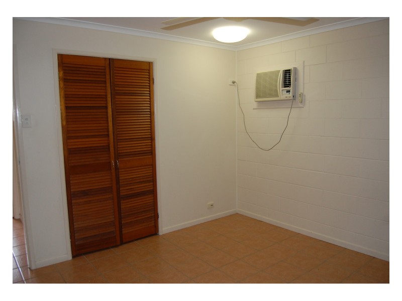 2/201 Pinnacle Drive, Rasmussen QLD 4815