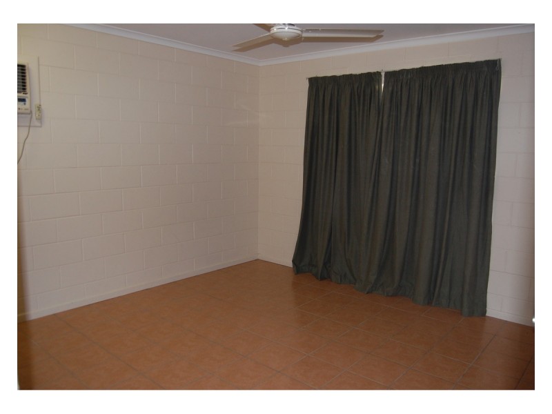 2/201 Pinnacle Drive, Rasmussen QLD 4815