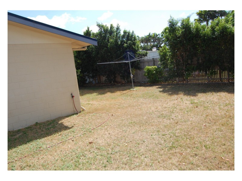 2/201 Pinnacle Drive, Rasmussen QLD 4815