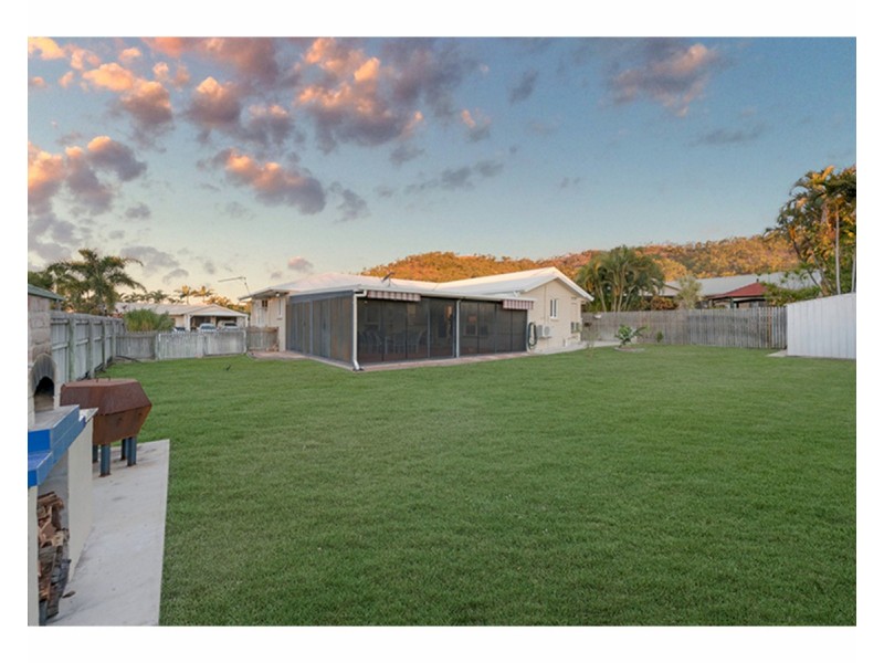 11 St Ives Street, Mount Louisa QLD 4814