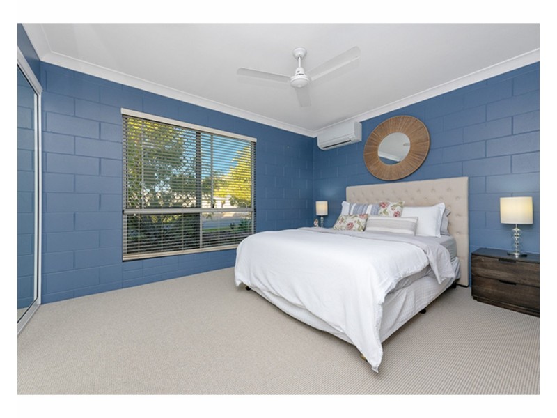 11 St Ives Street, Mount Louisa QLD 4814