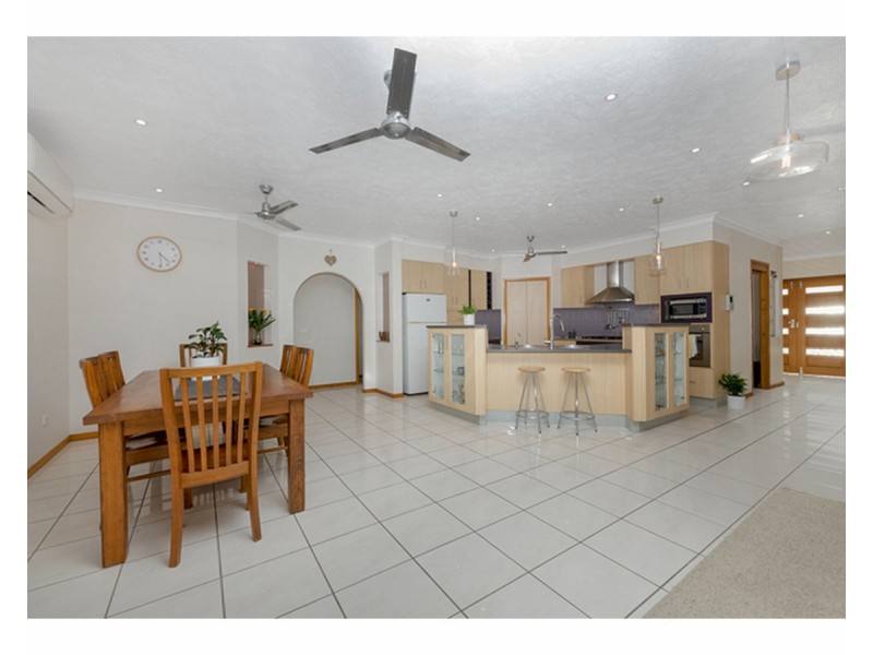 10 Kiandra Place, Mount Louisa QLD 4814