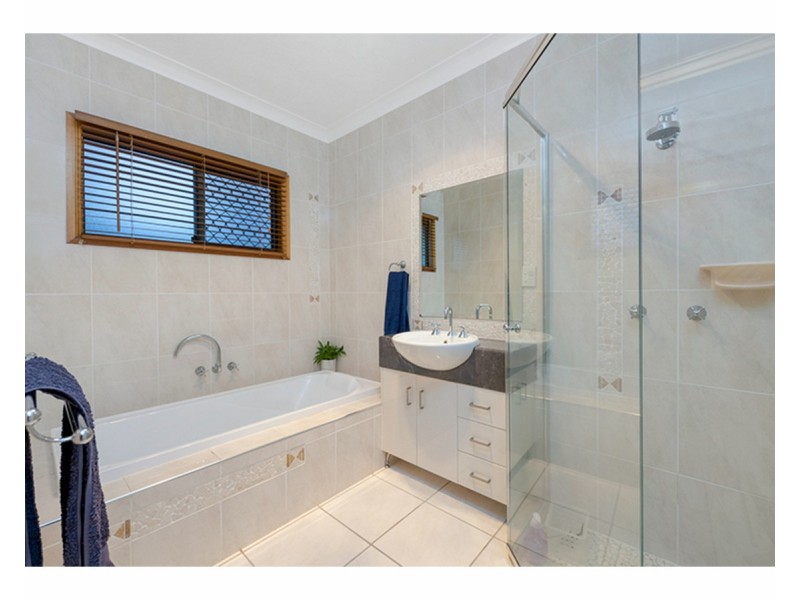 10 Kiandra Place, Mount Louisa QLD 4814