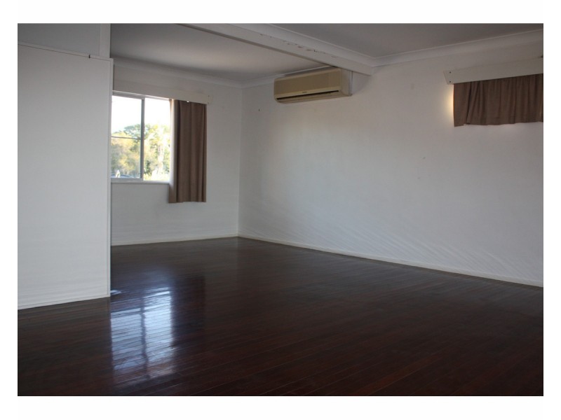 4 Clint Street, Kelso QLD 4815