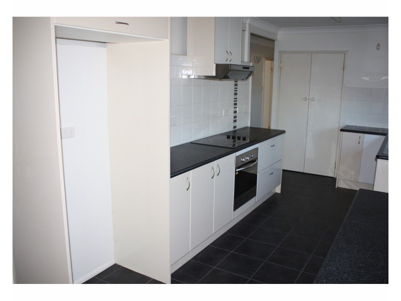 4 Clint Street, Kelso QLD 4815