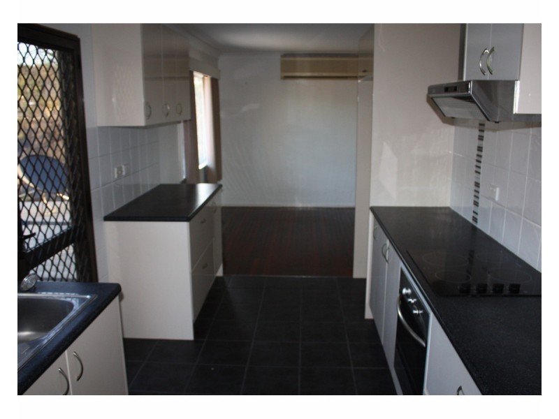 4 Clint Street, Kelso QLD 4815