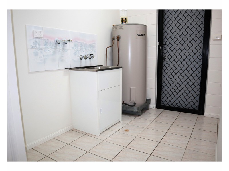 2/161 Ireland Street, Oonoonba QLD 4811