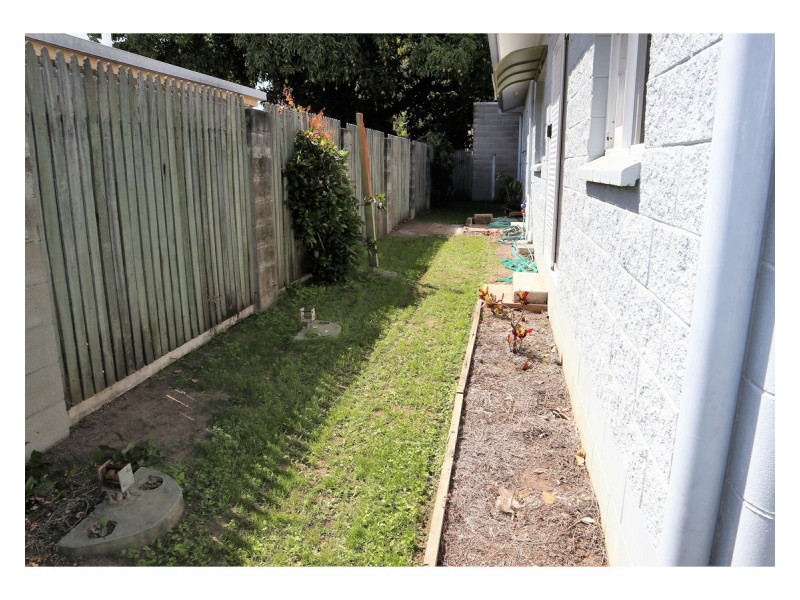 2/161 Ireland Street, Oonoonba QLD 4811