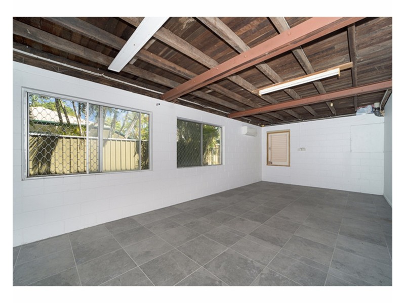 18 The Avenue, Hermit Park QLD 4812