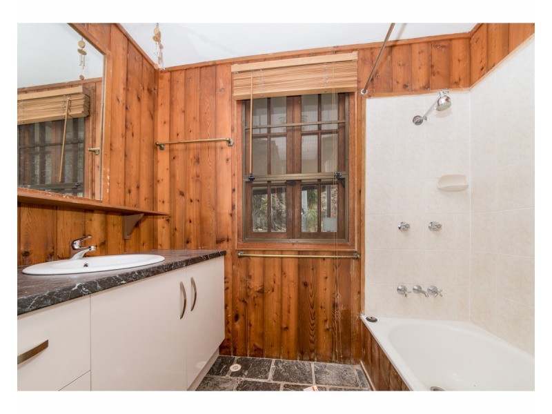 6 Carina Court, Mount Louisa QLD 4814