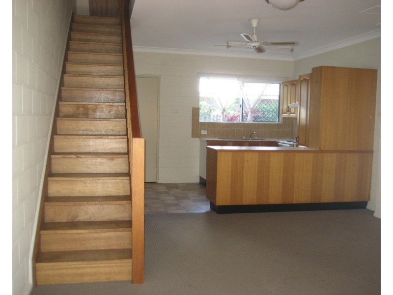 2/34 Park Lane, Hyde Park QLD 4812