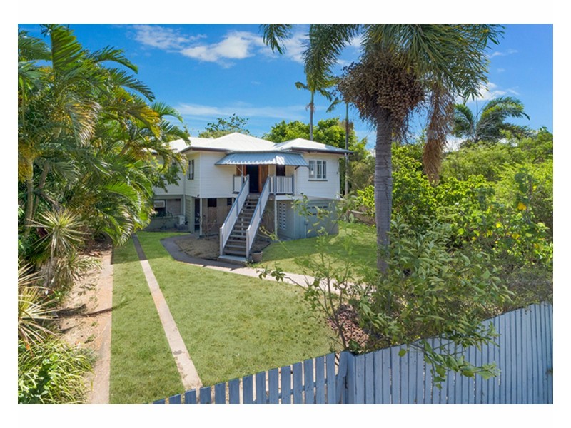18 The Avenue, Hermit Park QLD 4812