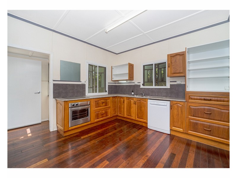 18 The Avenue, Hermit Park QLD 4812