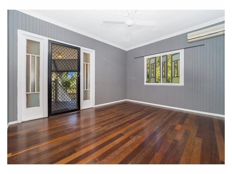 18 The Avenue, Hermit Park QLD 4812