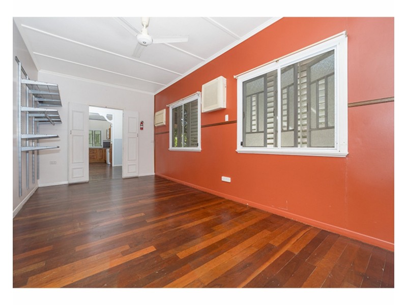 18 The Avenue, Hermit Park QLD 4812