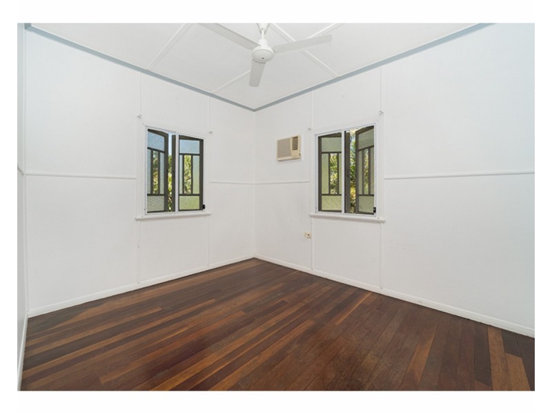 18 The Avenue, Hermit Park QLD 4812