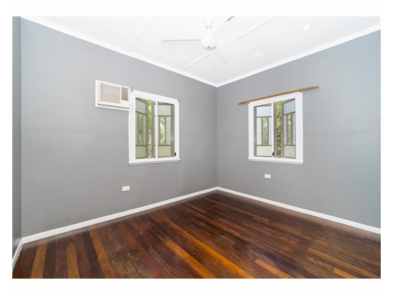 18 The Avenue, Hermit Park QLD 4812