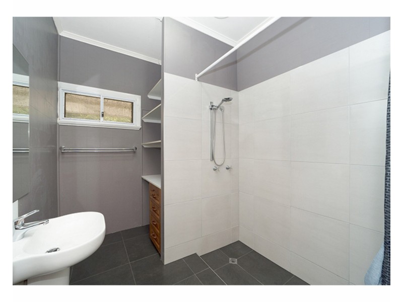 18 The Avenue, Hermit Park QLD 4812