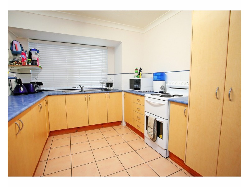 2/10 Tuffley Street, West End QLD 4810