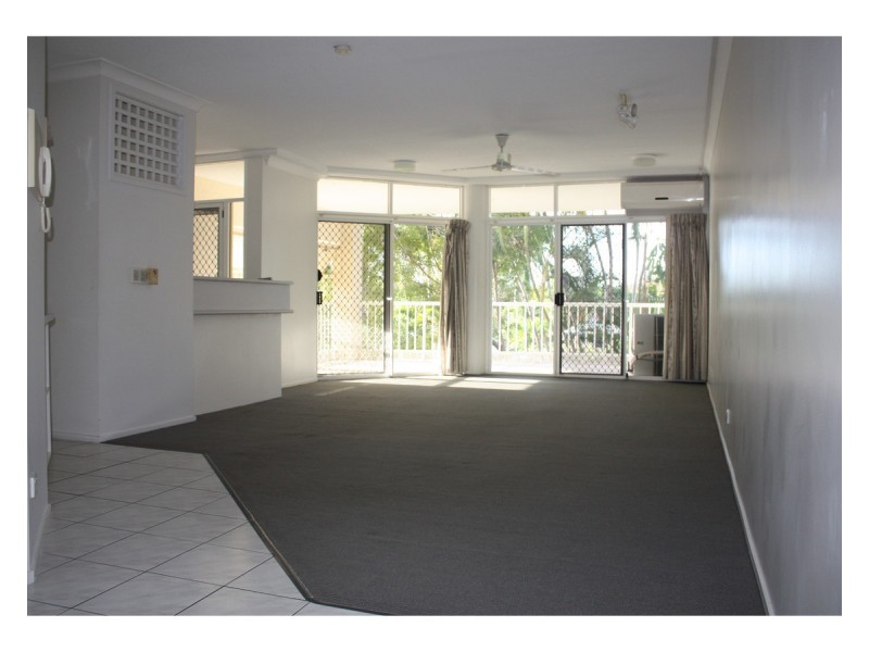 1/377 Stanley Street West, North Ward QLD 4810