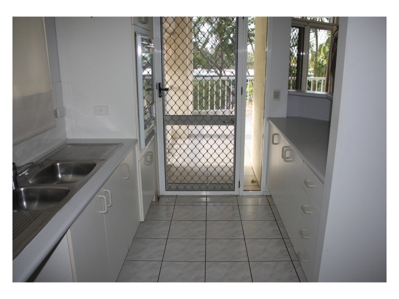 1/377 Stanley Street West, North Ward QLD 4810