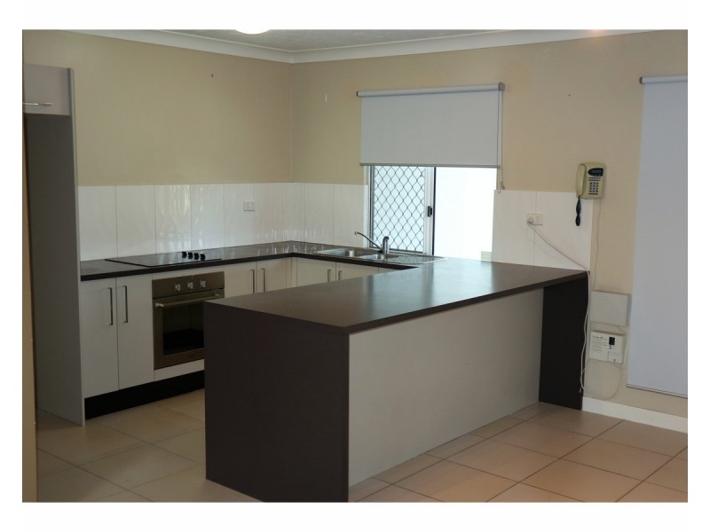 2/7 Alroy Street, Pimlico QLD 4812