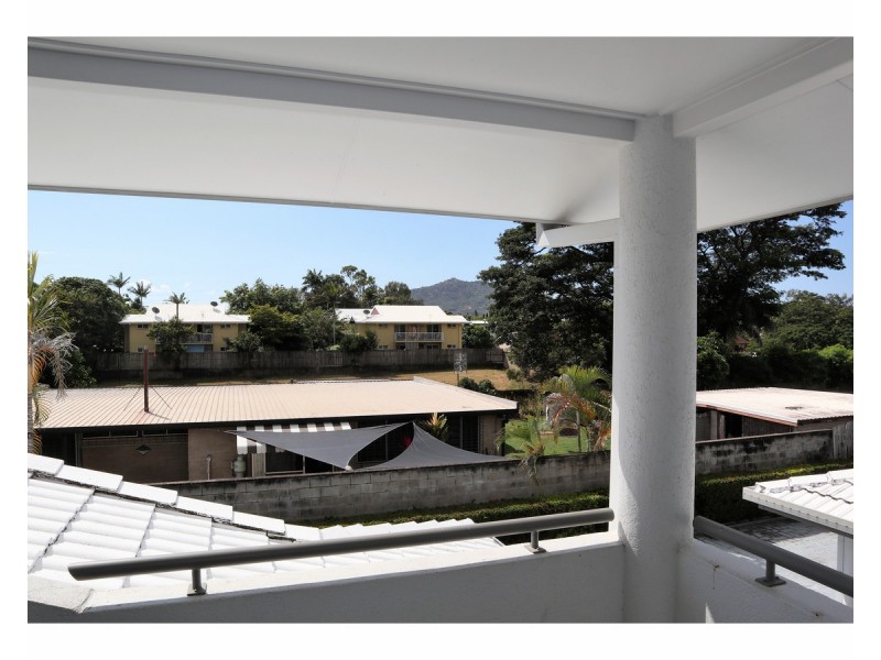 2/7 Alroy Street, Pimlico QLD 4812