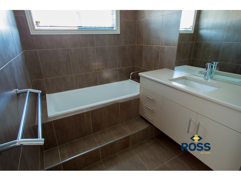 12 Stenhouse Court, Mount Low QLD 4818