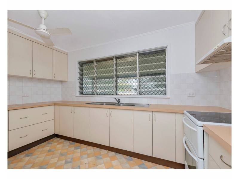 4 Hutchins Street, Heatley QLD 4814