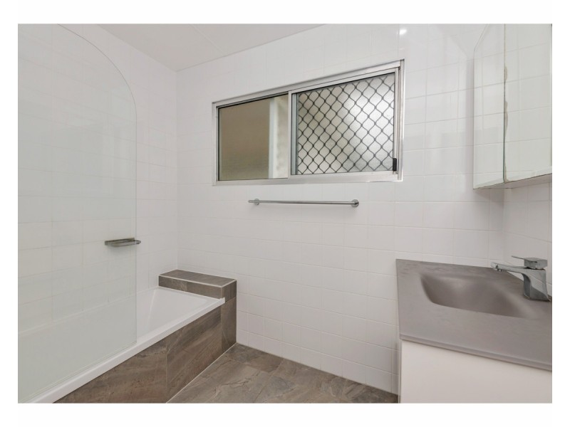 4 Hutchins Street, Heatley QLD 4814