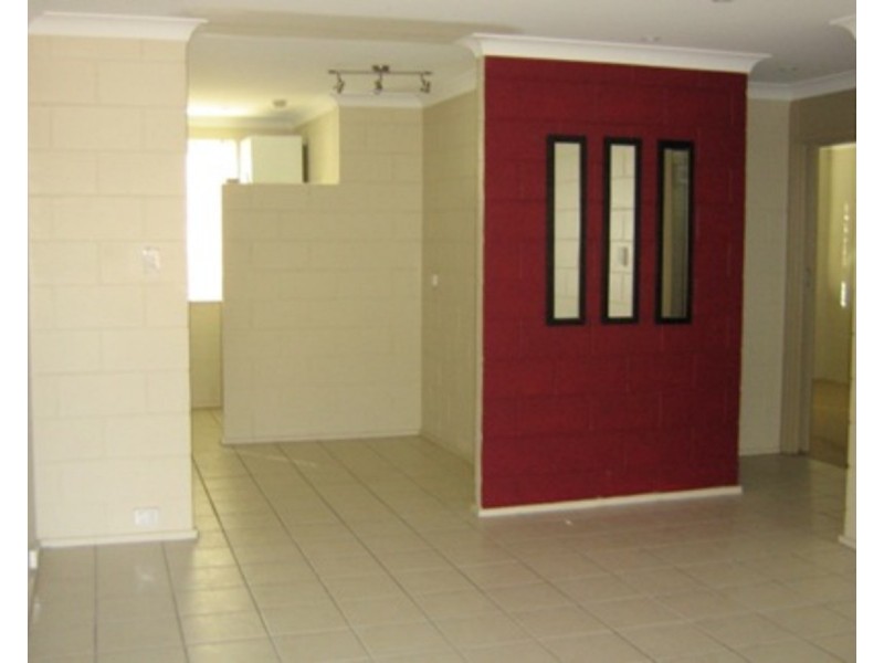 1/2 Howitt Street, North Ward QLD 4810