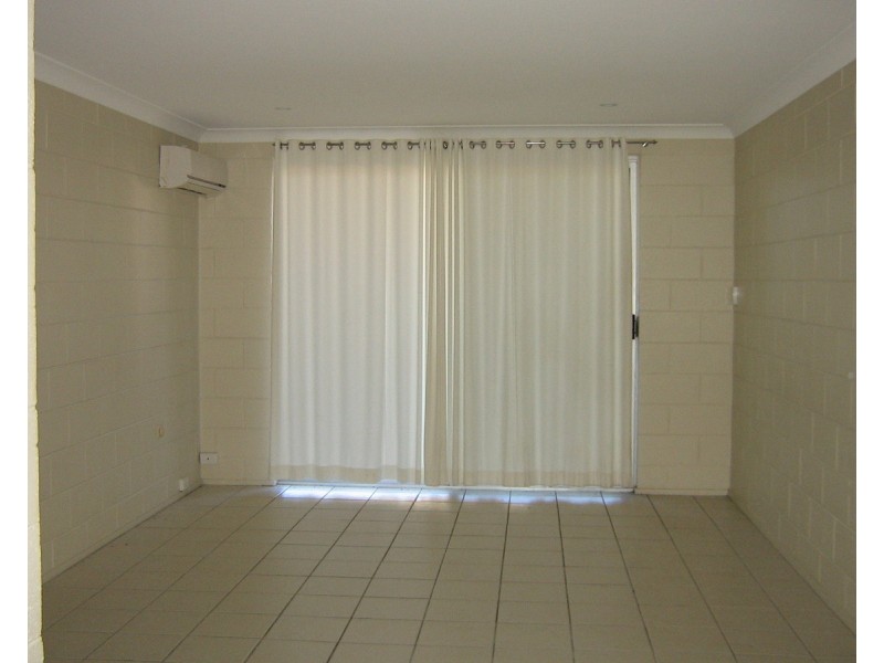 1/2 Howitt Street, North Ward QLD 4810