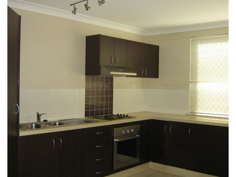 1/2 Howitt Street, North Ward QLD 4810