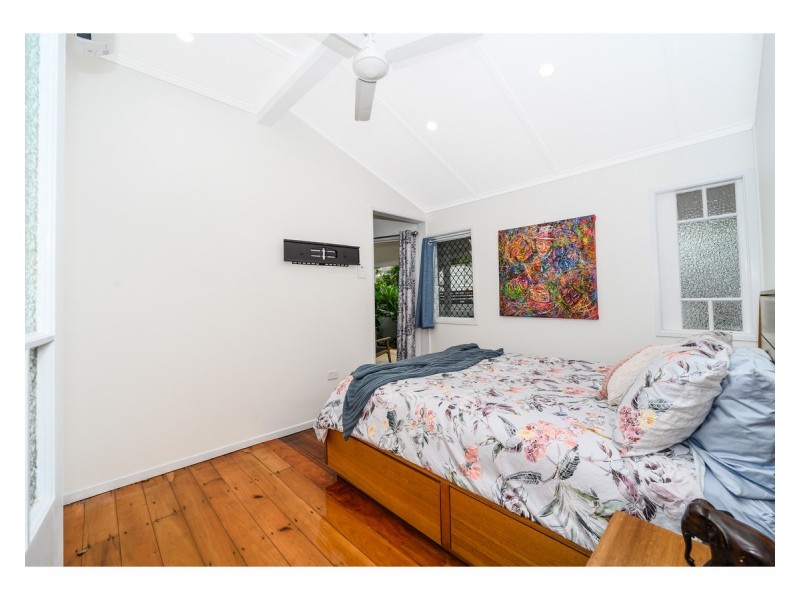 14 Margaret Street, West End QLD 4810