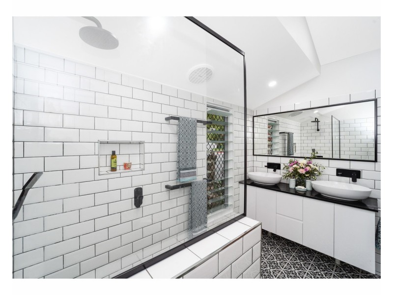 14 Margaret Street, West End QLD 4810