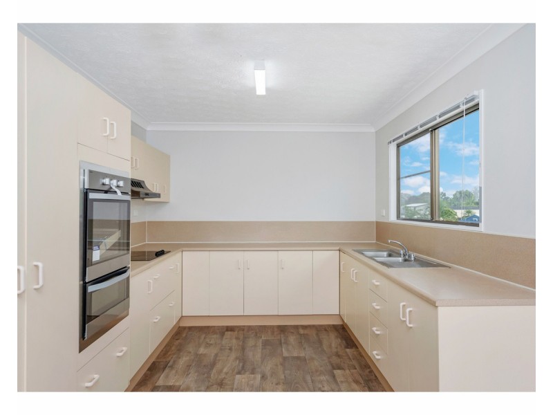 9 Peter Street, Kelso QLD 4815