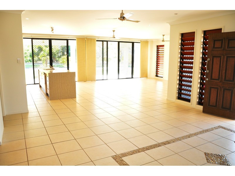 31 Sheerwater Parade, Douglas QLD 4814