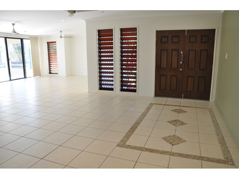 31 Sheerwater Parade, Douglas QLD 4814