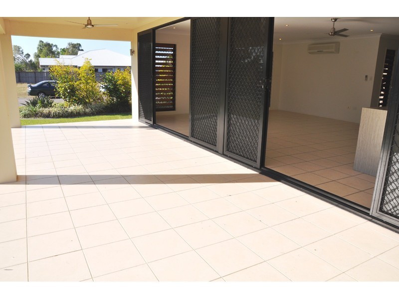 31 Sheerwater Parade, Douglas QLD 4814