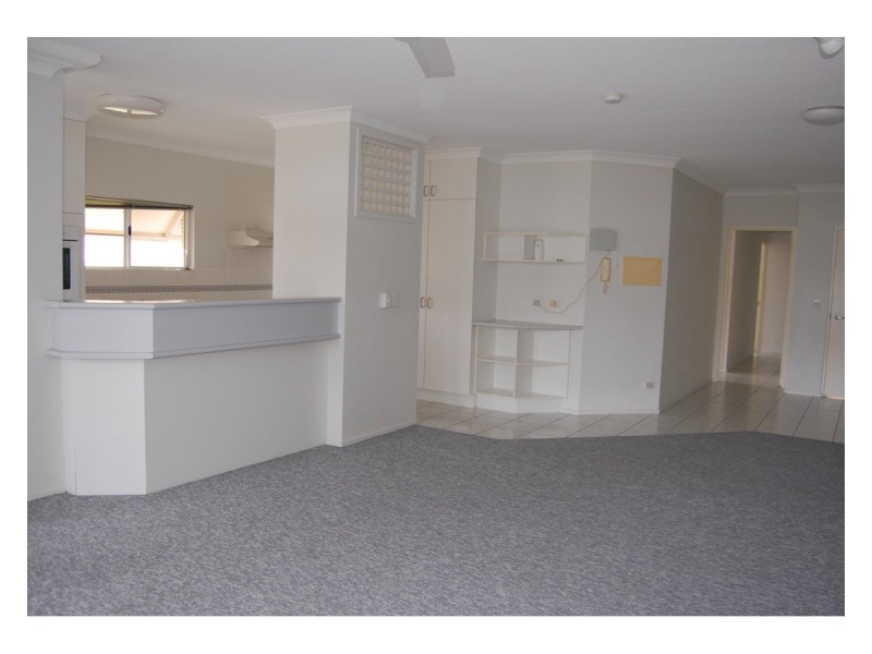 2/377 Stanley Street West, North Ward QLD 4810