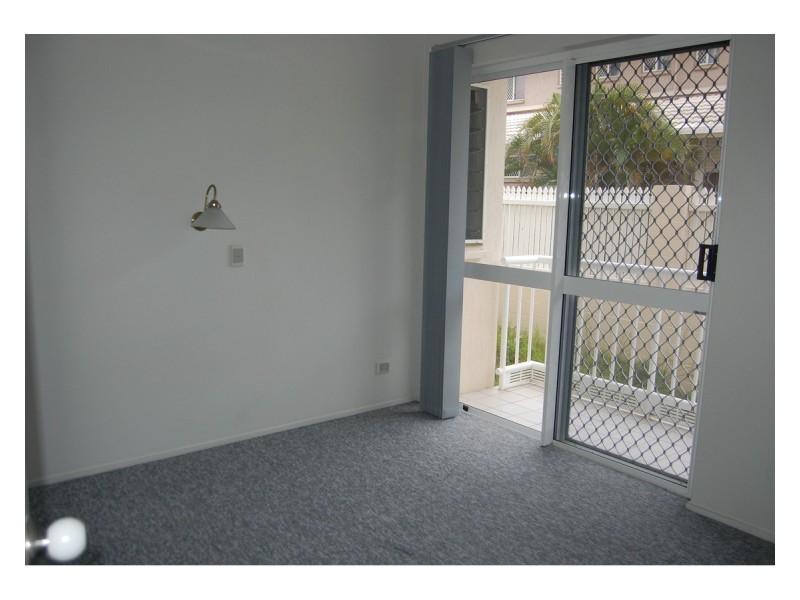 2/377 Stanley Street West, North Ward QLD 4810