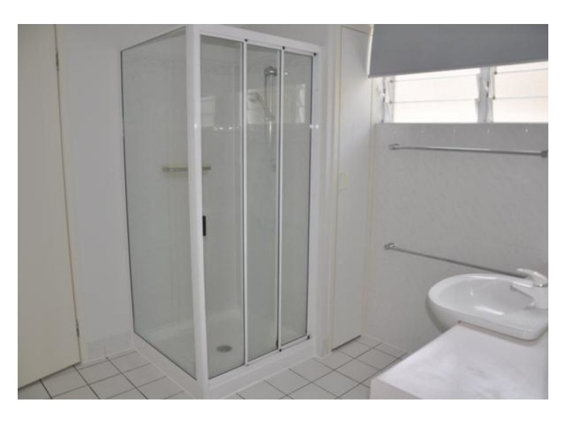 2/377 Stanley Street West, North Ward QLD 4810