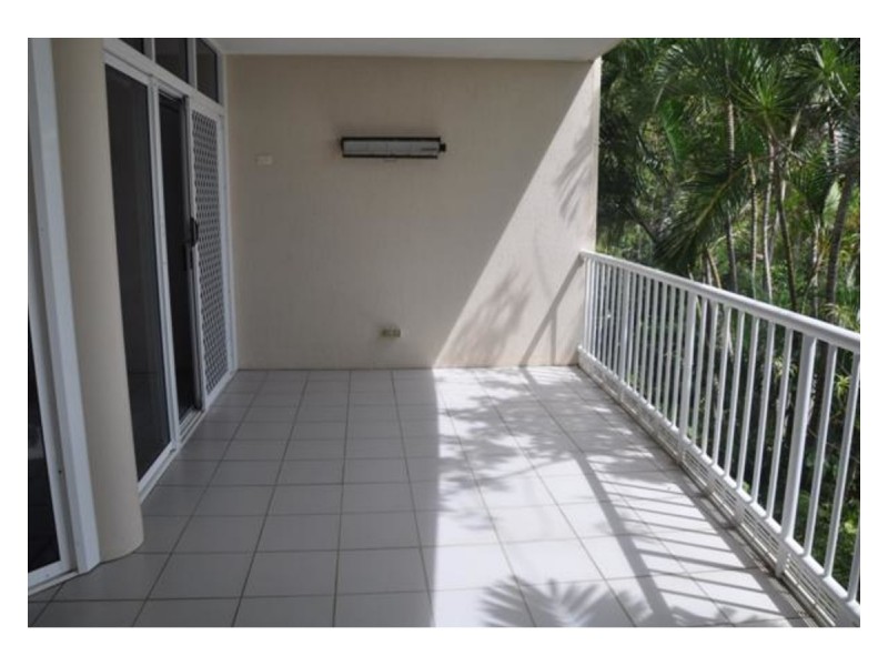 2/377 Stanley Street West, North Ward QLD 4810