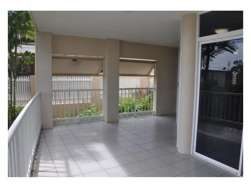 2/377 Stanley Street West, North Ward QLD 4810