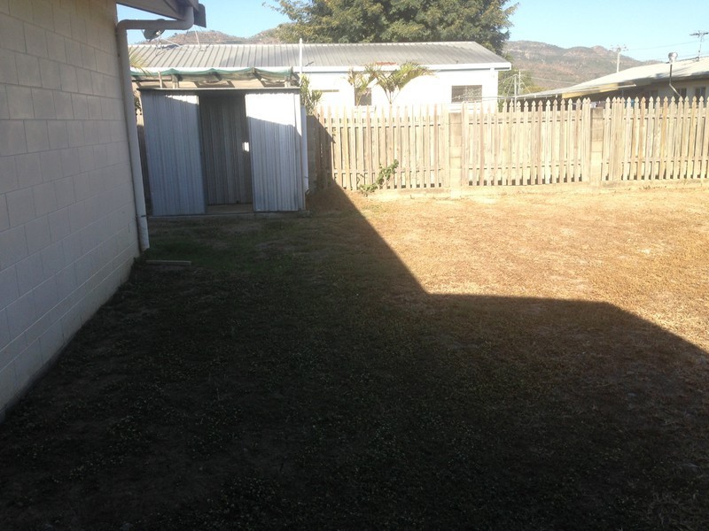 2/4 St Lucia Dve, Rasmussen QLD 4815